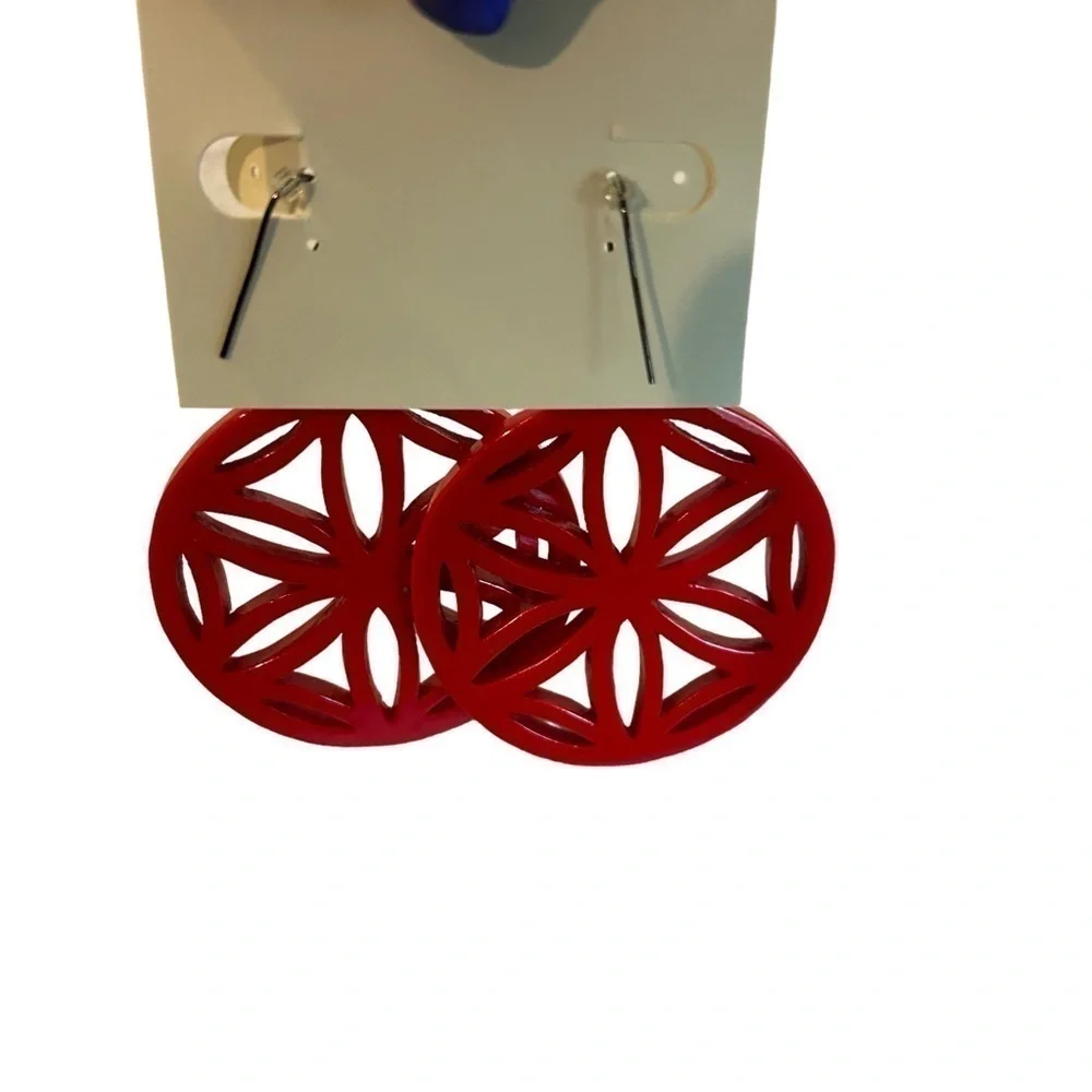 Stephan and Co. Red Resin Geometric Flower Starfish Design pierced Earrings